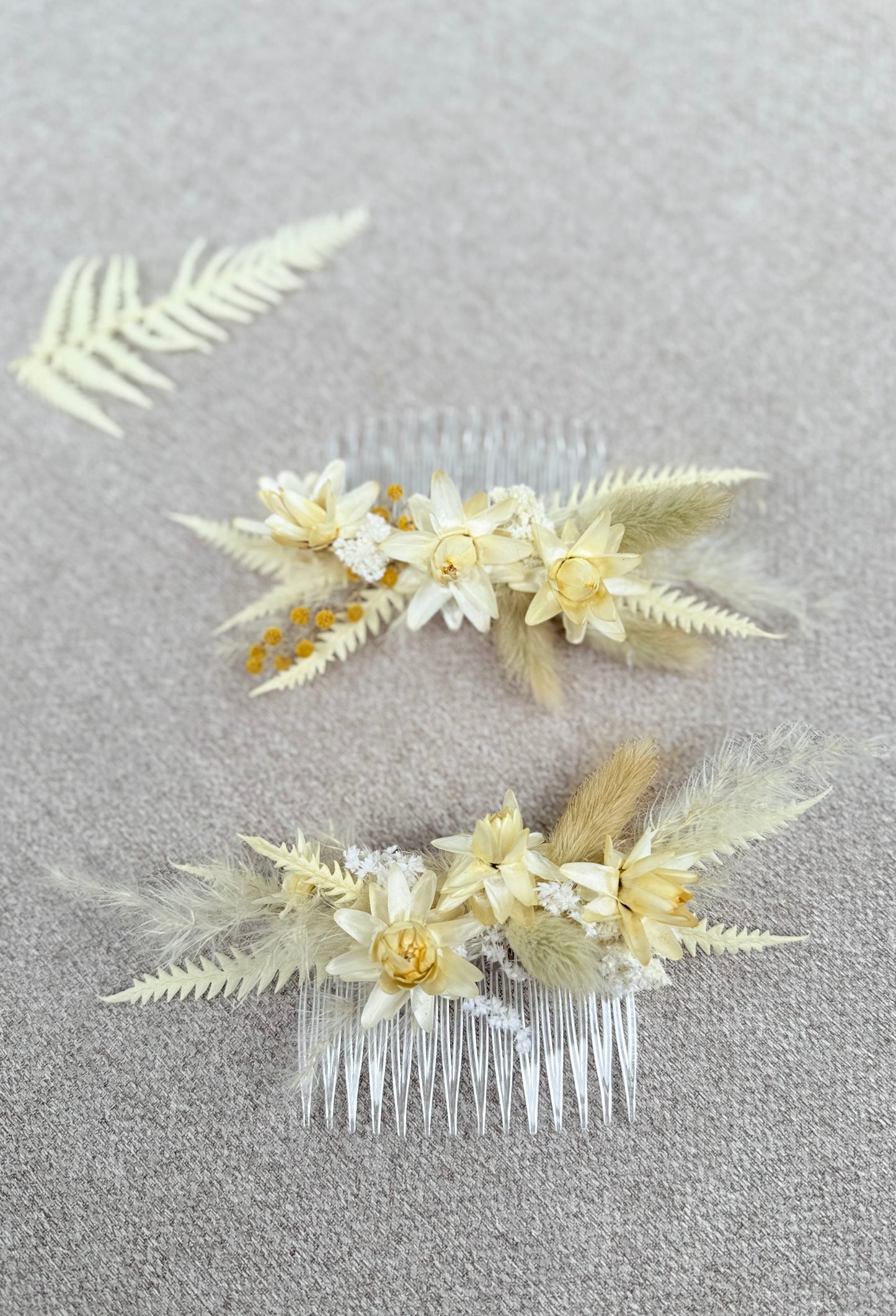 Ivory Dried Flowers - Hair comb