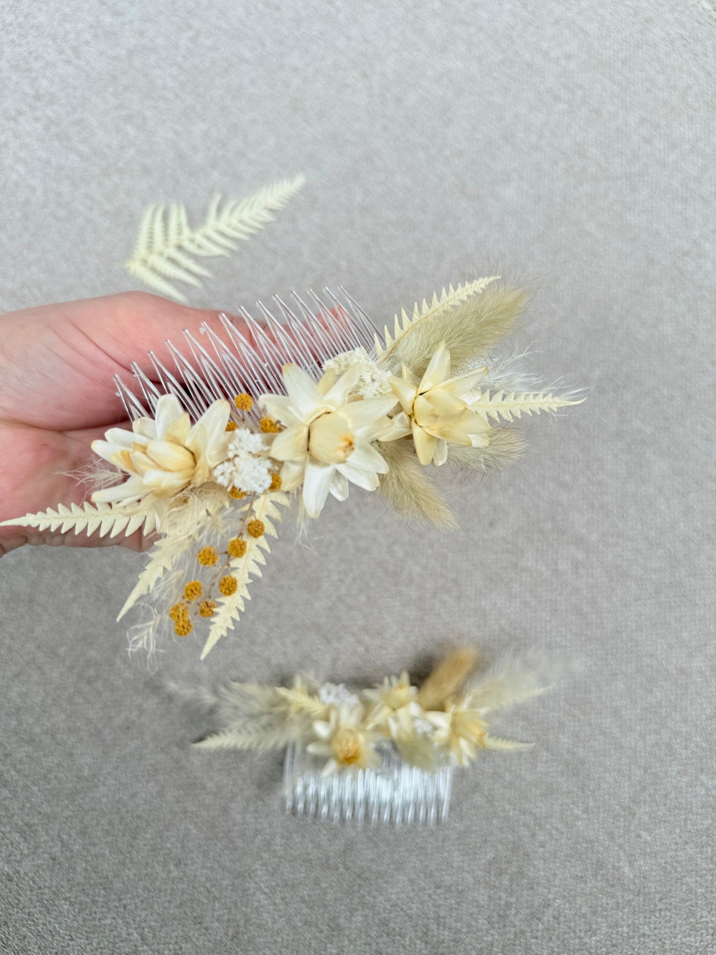 Ivory Dried Flowers - Hair comb